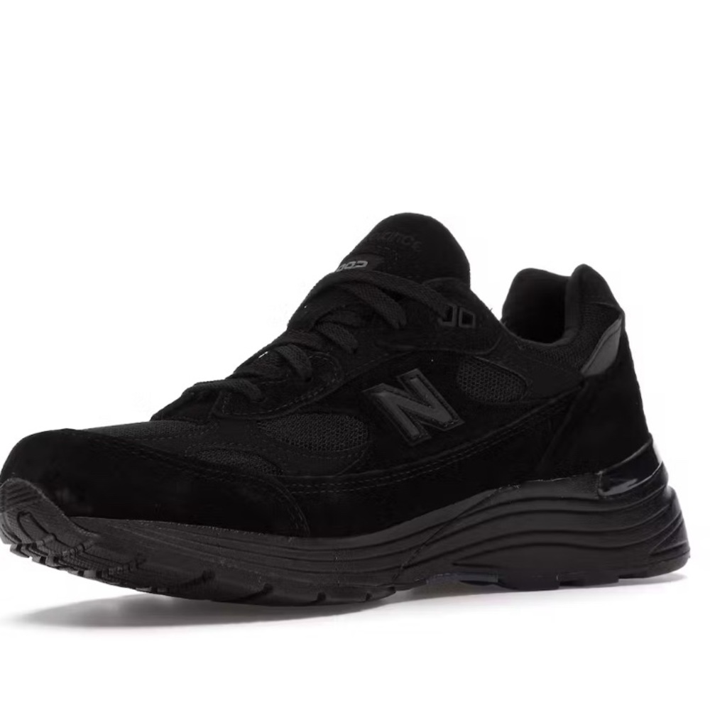New Balance 992
Triple Black